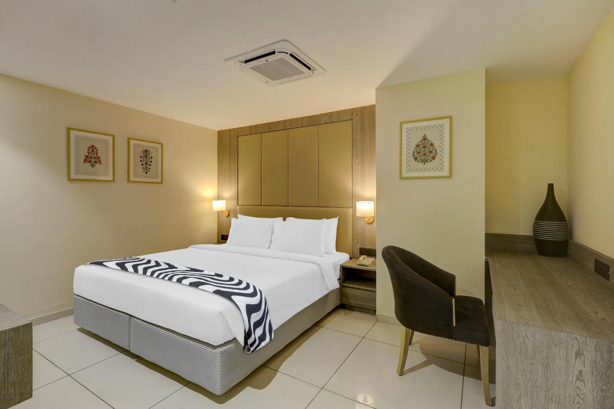 Sunday Hotel Vadodara Eksteriør billede