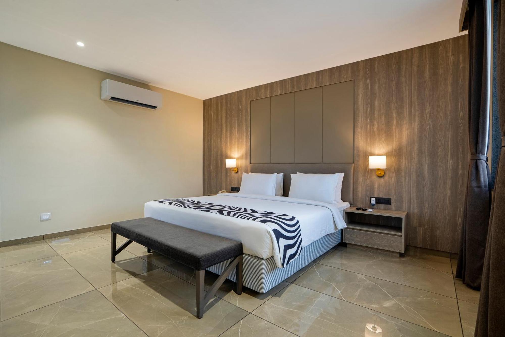 Sunday Hotel Vadodara Eksteriør billede