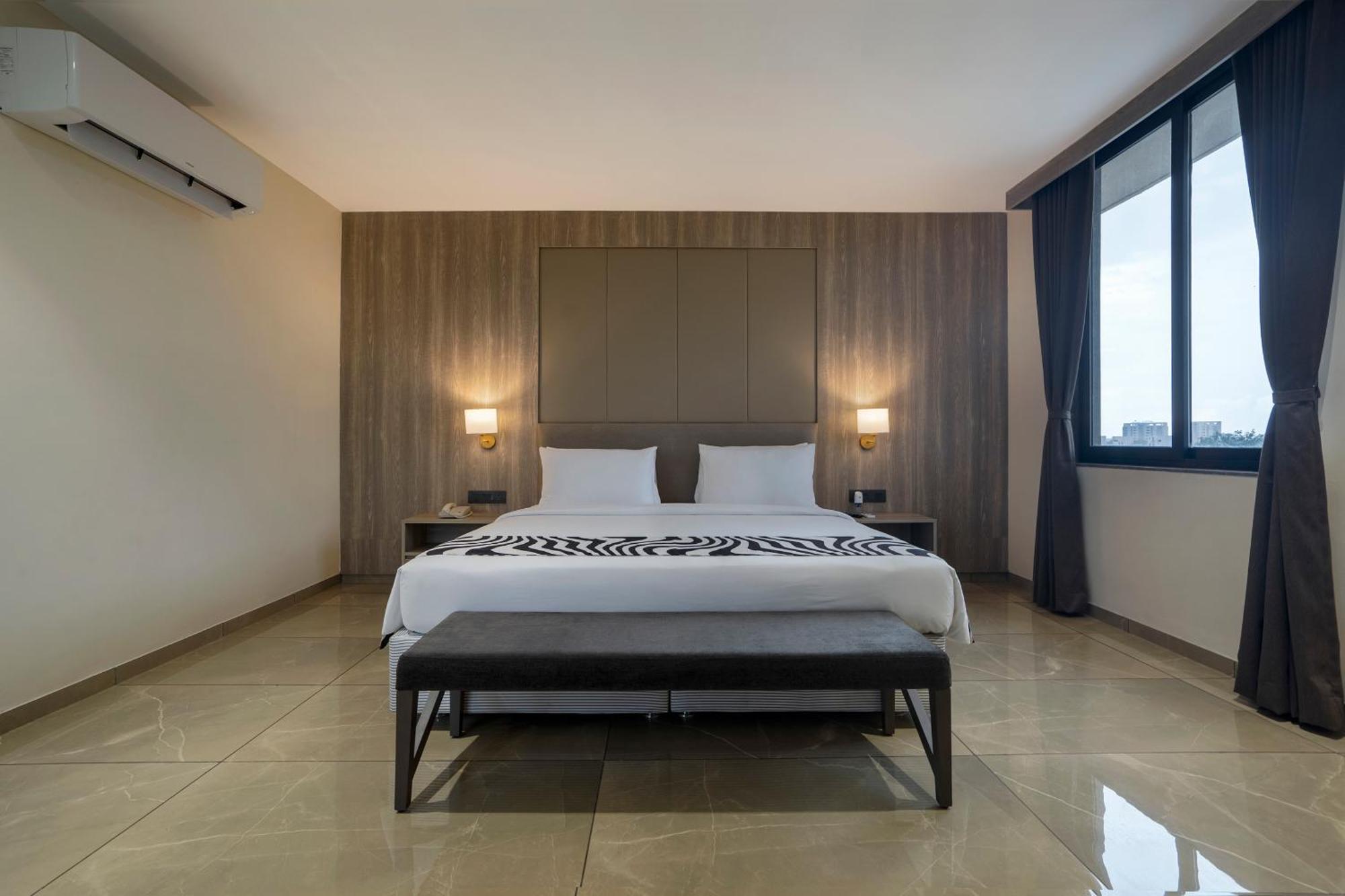 Sunday Hotel Vadodara Eksteriør billede