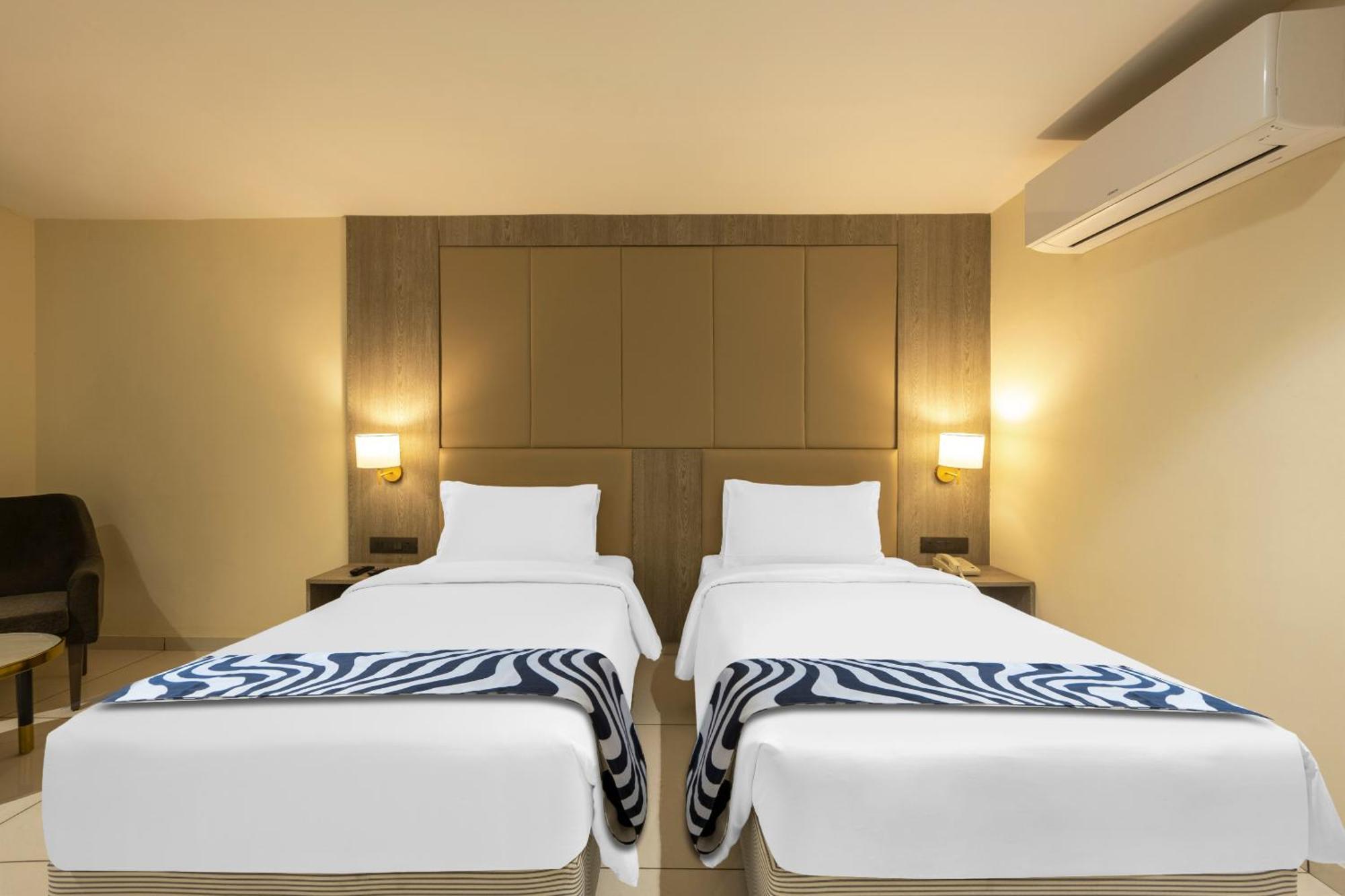 Sunday Hotel Vadodara Eksteriør billede