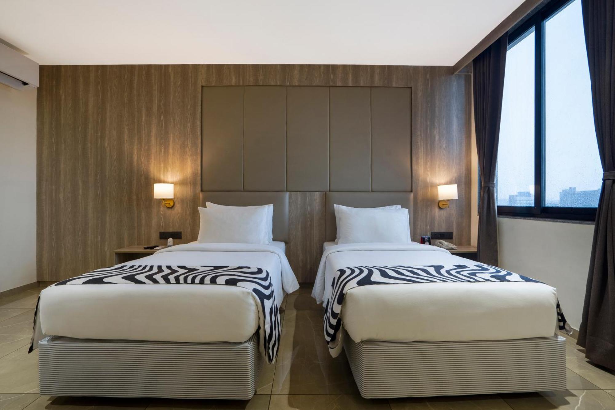 Sunday Hotel Vadodara Eksteriør billede