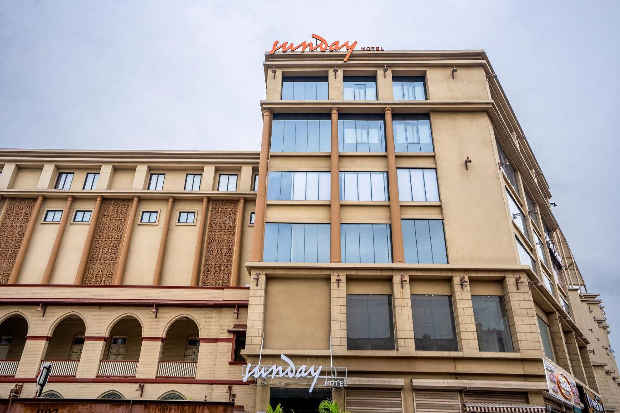 Sunday Hotel Vadodara Eksteriør billede