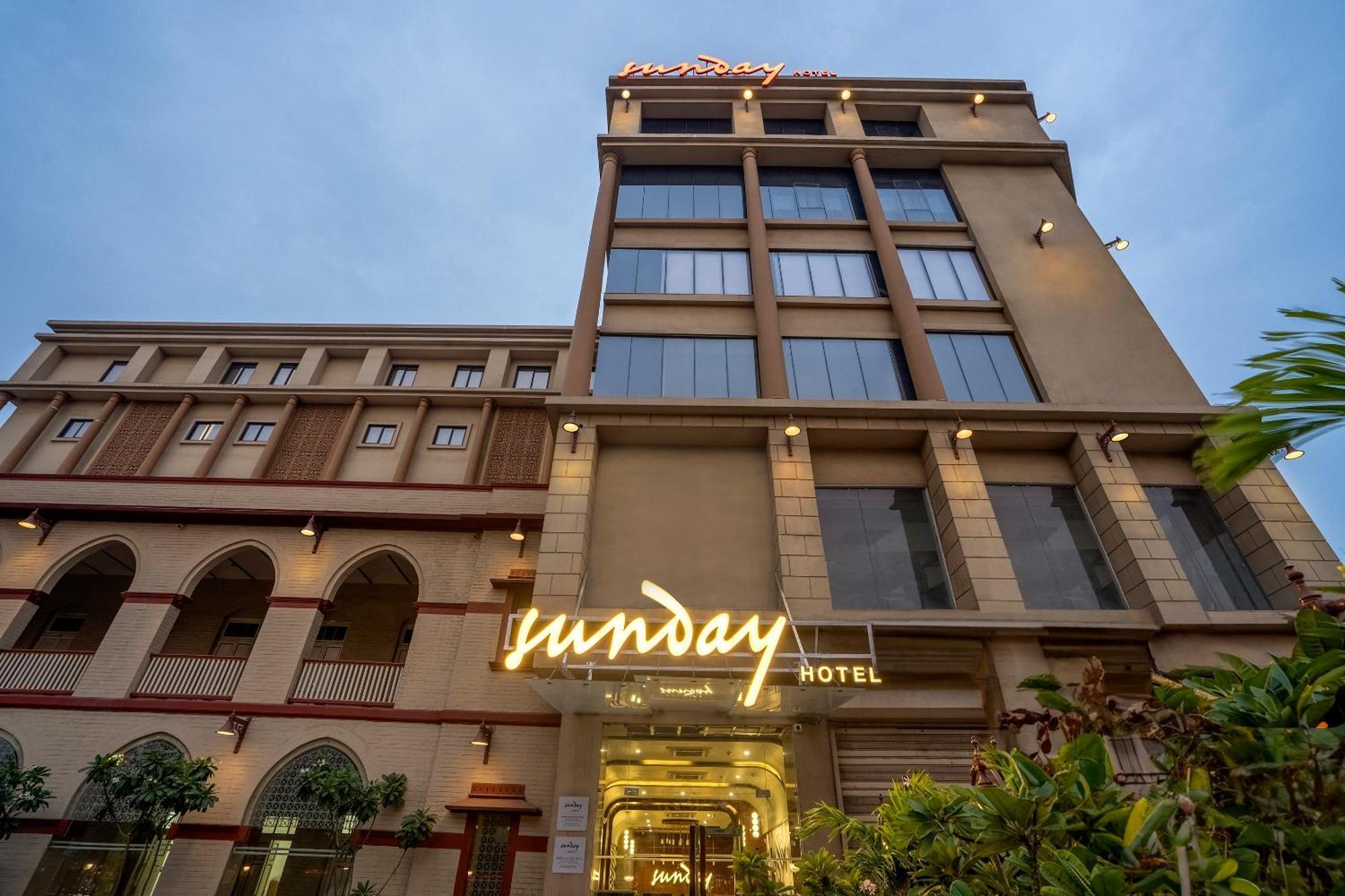 Sunday Hotel Vadodara Eksteriør billede